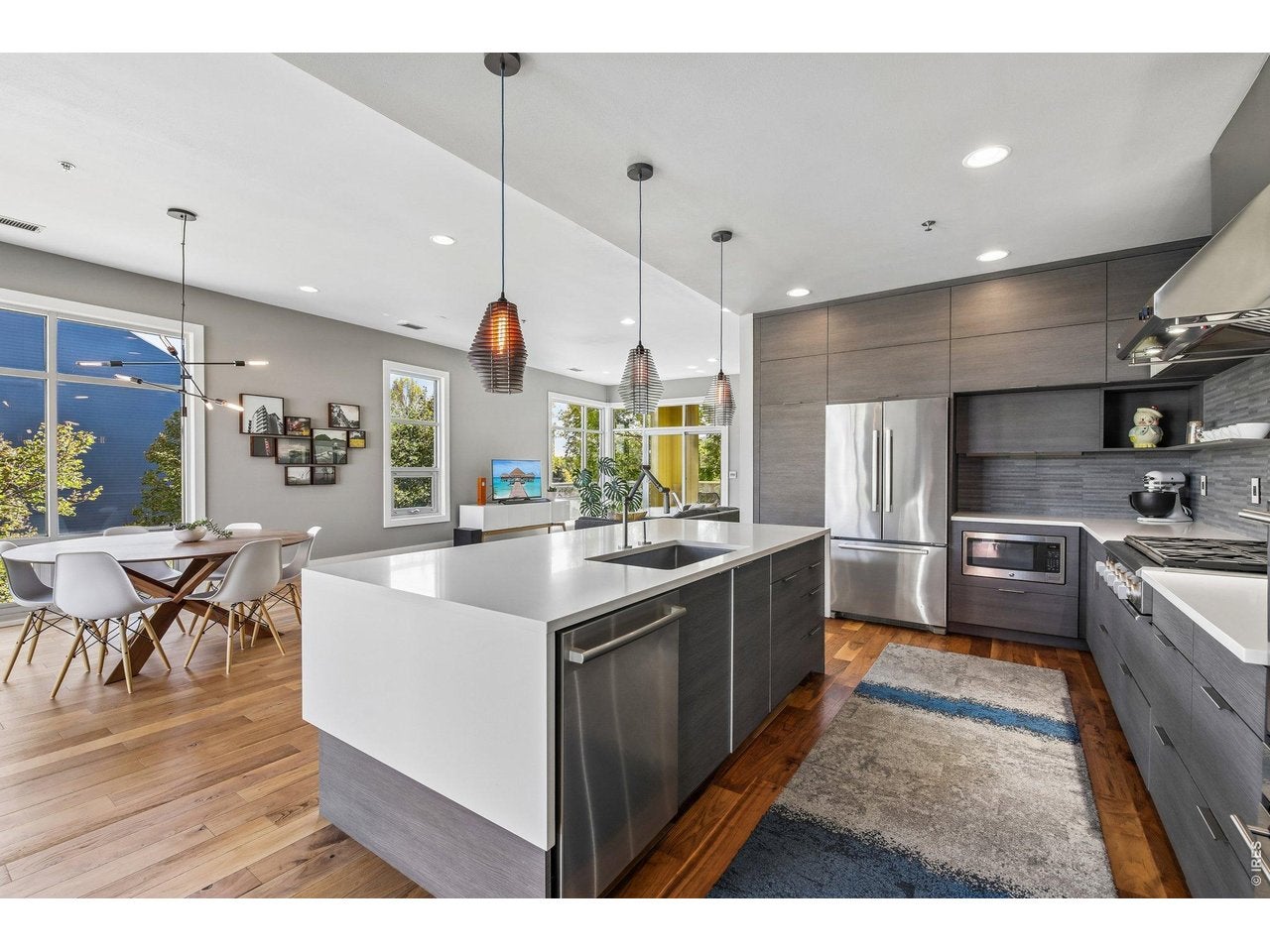 1050 Neon Forest Cir E