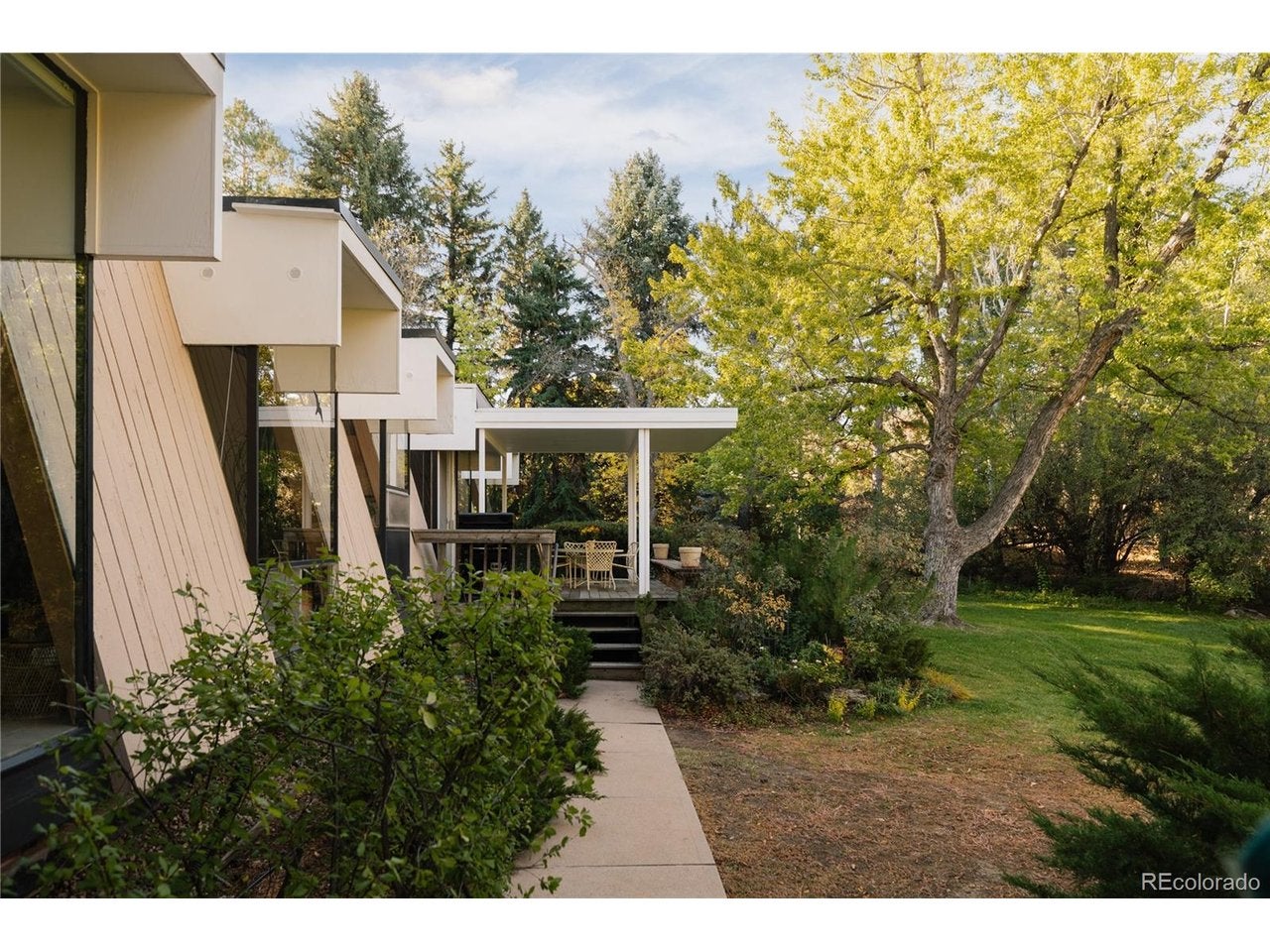 600 Front Range Rd