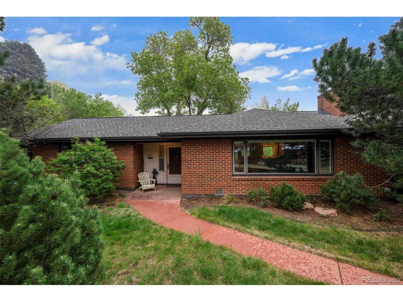 1225 Mariposa Ave
