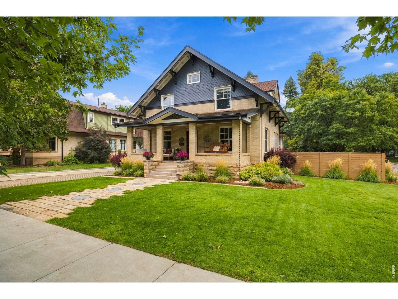 1208 W Mountain Ave