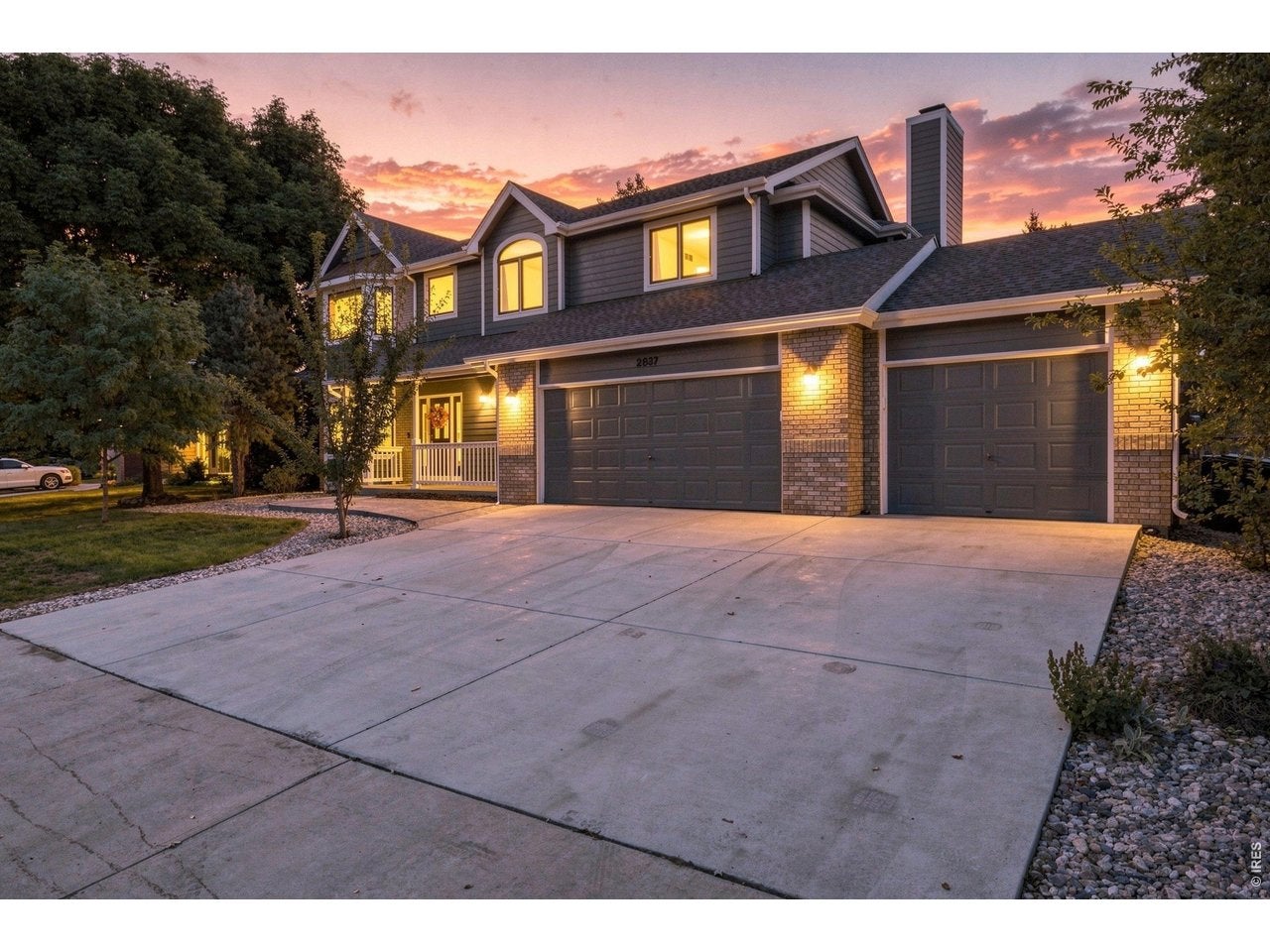 2837 Blackstone Dr