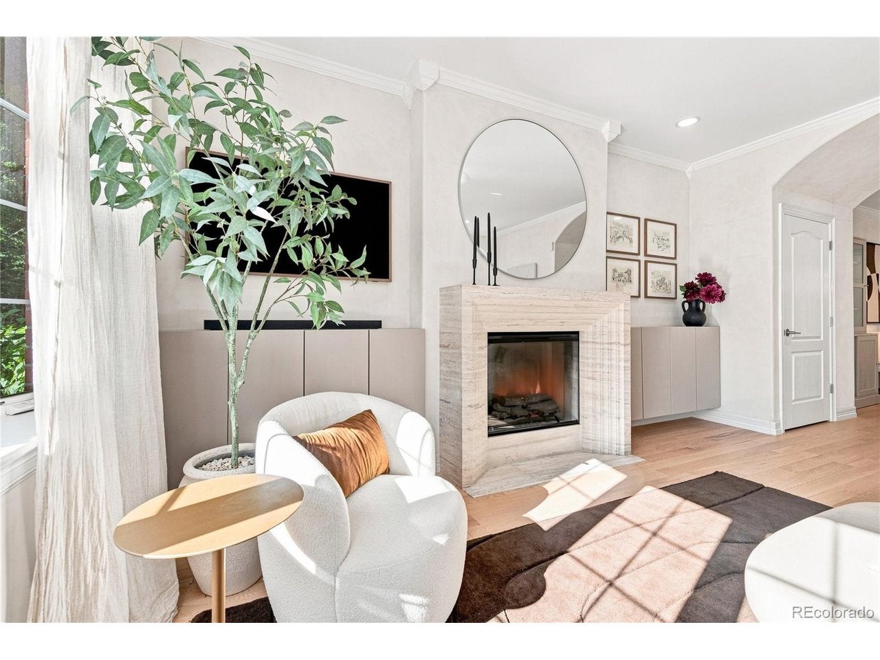 148 S Locust St