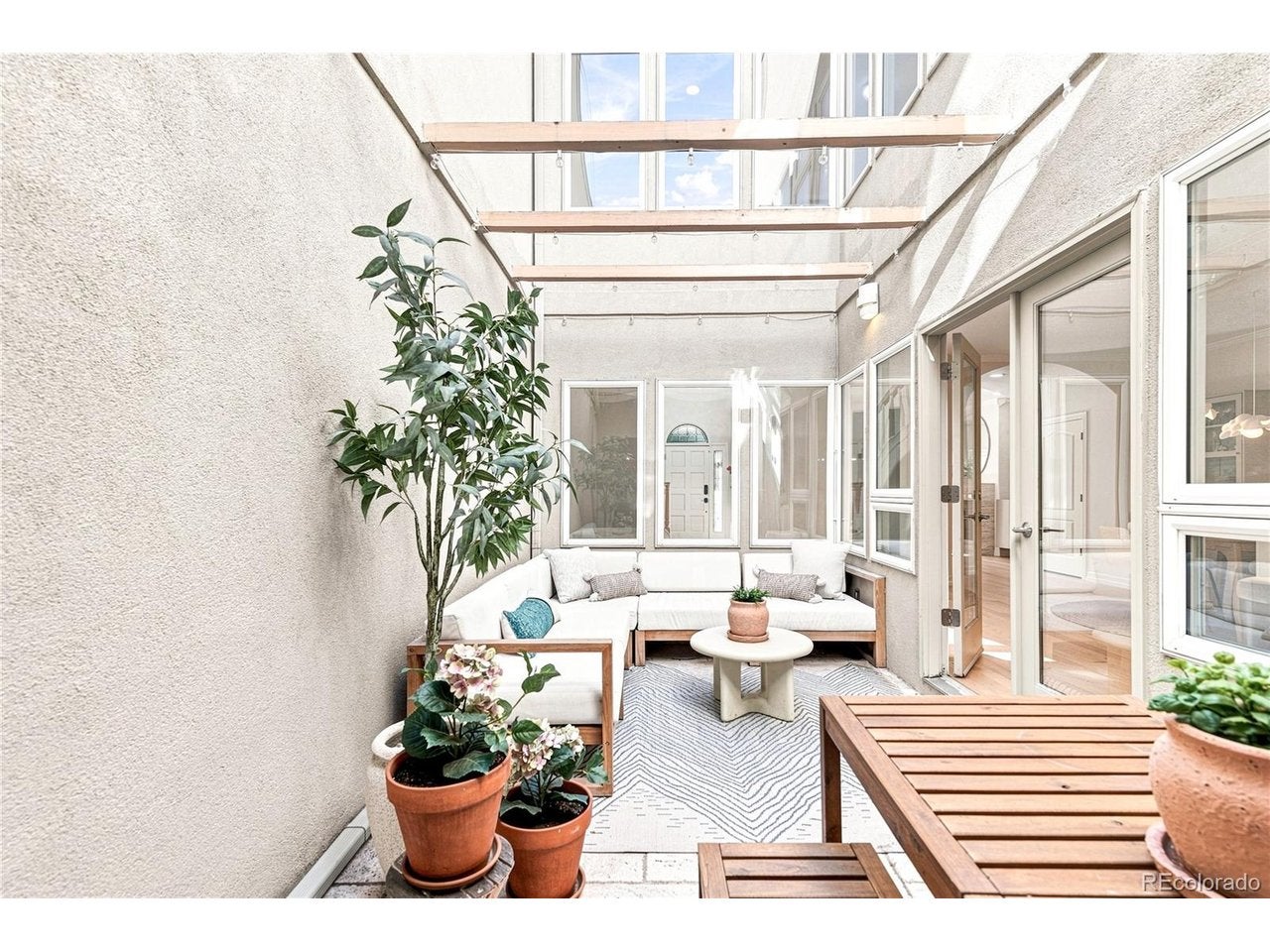 148 S Locust St