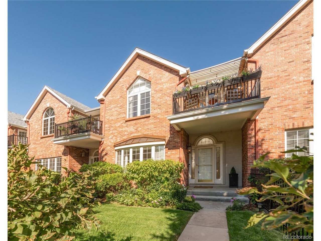 148 S Locust St