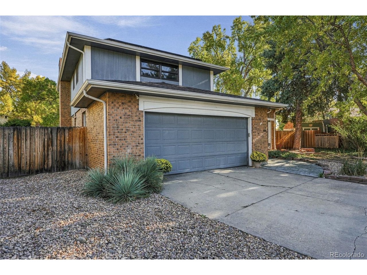 6868 Vivian St