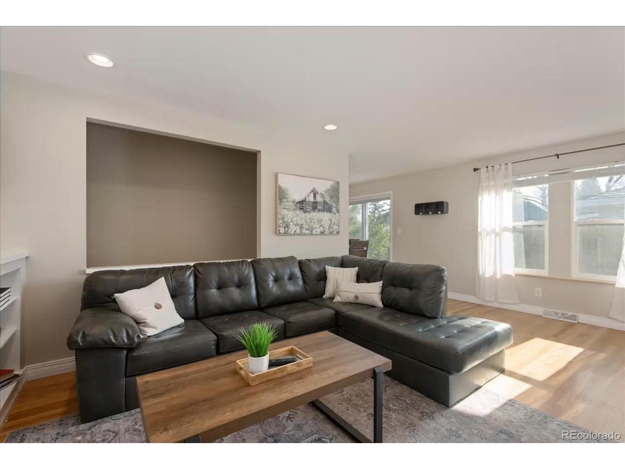 991 E Cottonwood Ave
