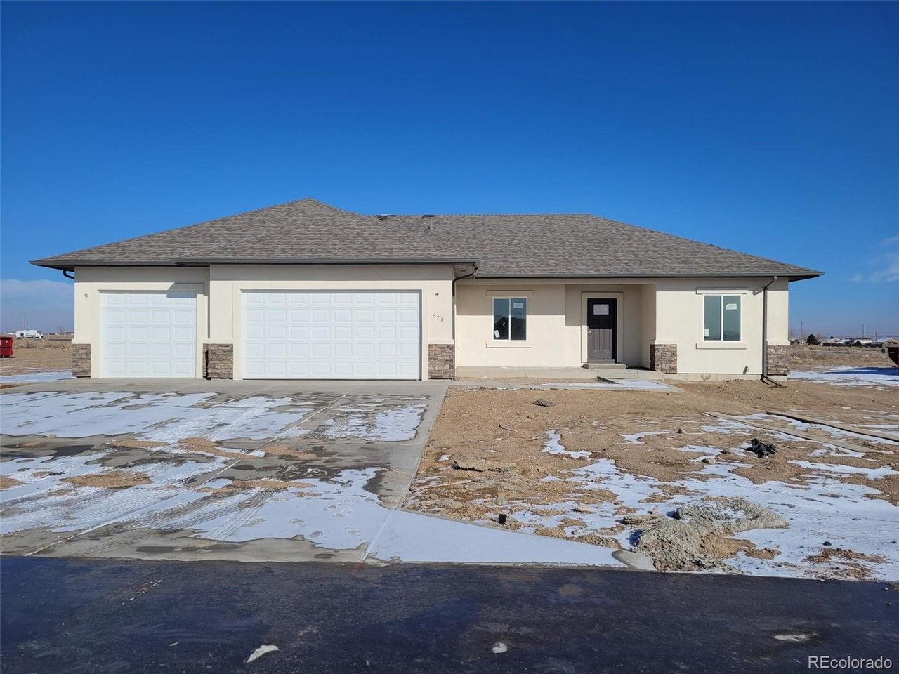 Photo 1 of 29 — 697 Cabaret Dr, Pueblo, CO 81007