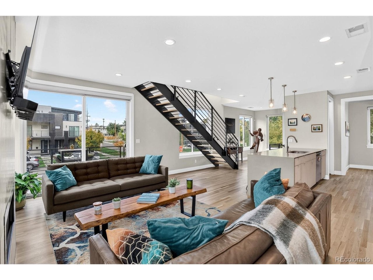 1950 Hooker St