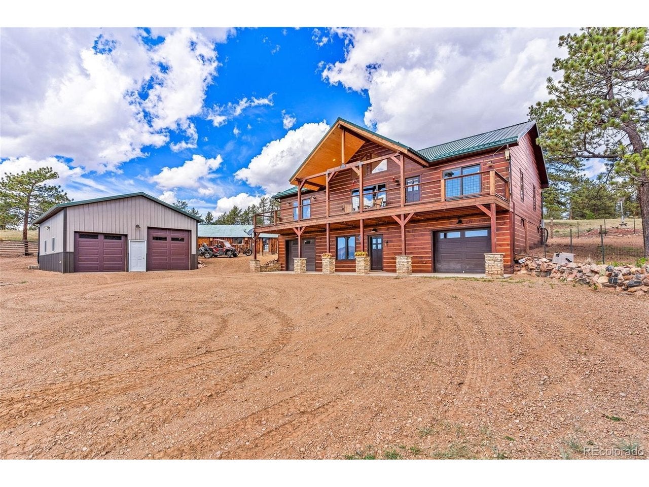 411 Larkspur Ln