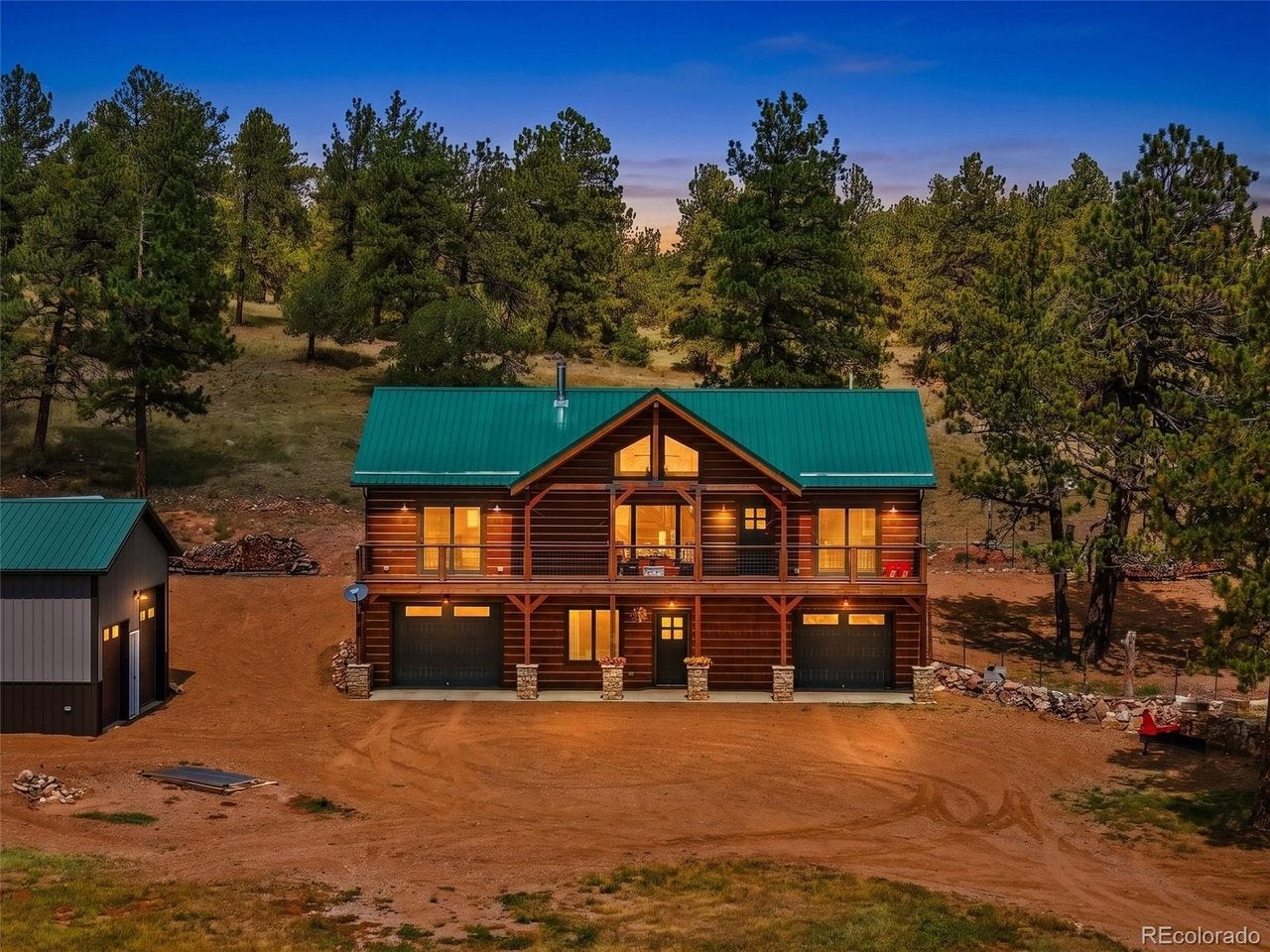 411 Larkspur Ln