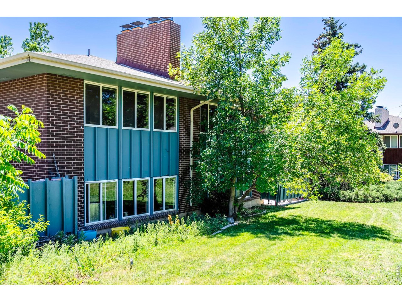 1260 Linden Ave