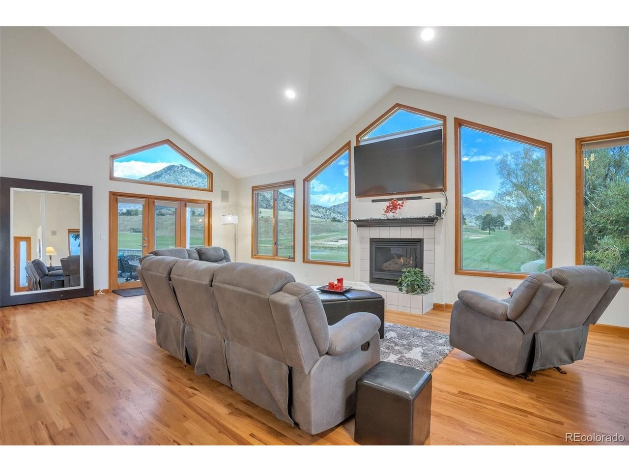 5203 Golf Course Dr