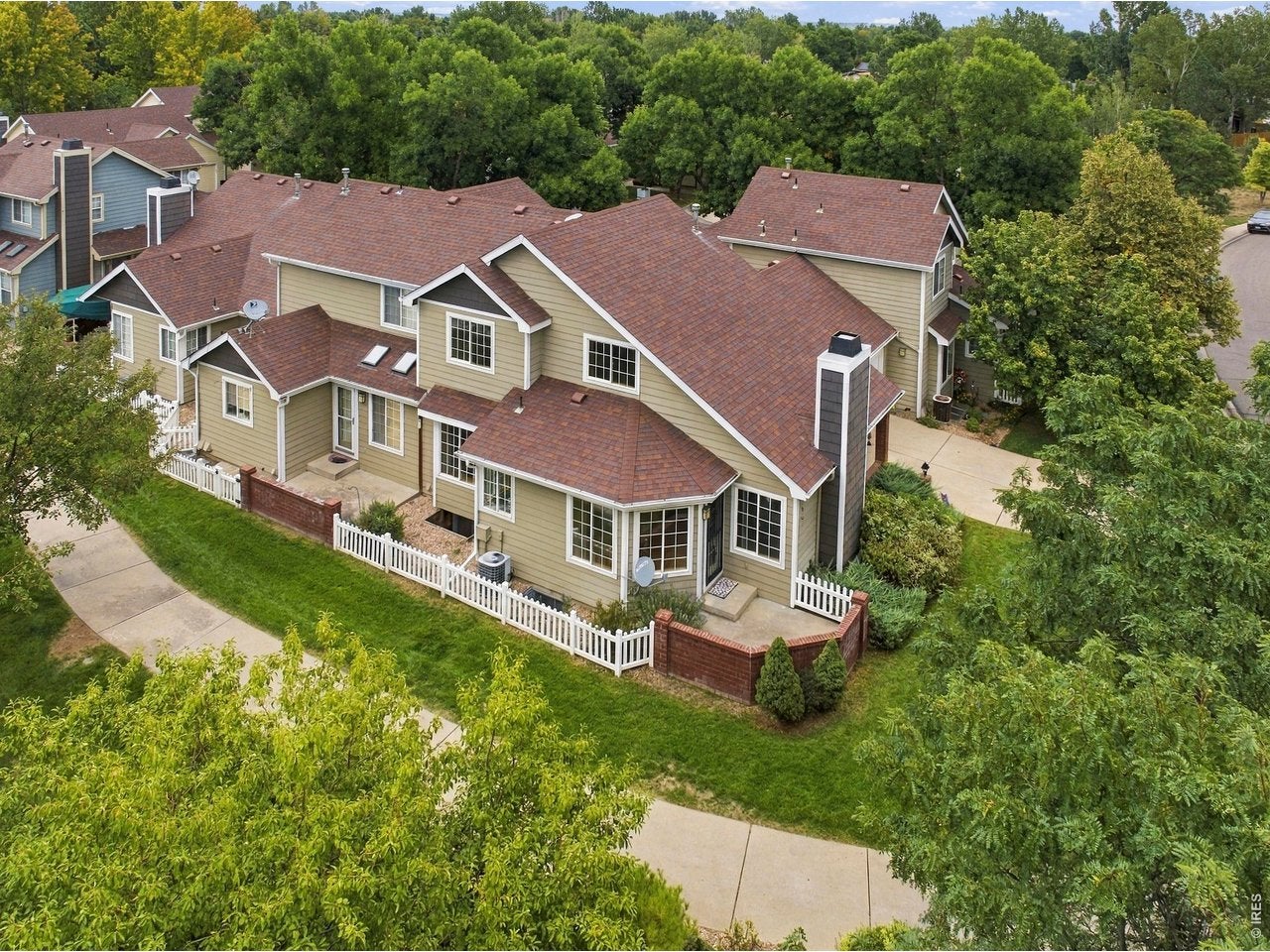932 Richmond Dr V-2