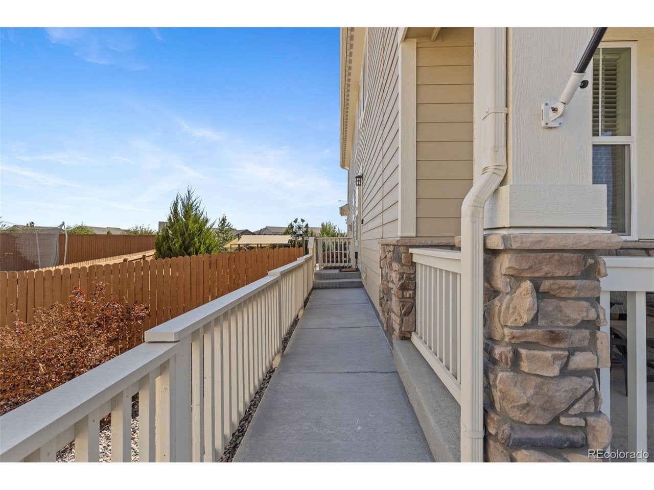 2740 E 160th Pl