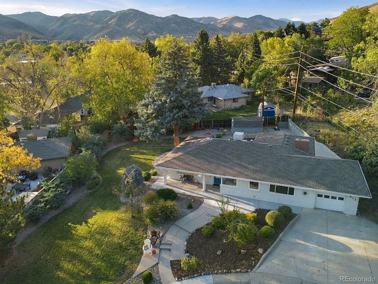 412 Grand Ct