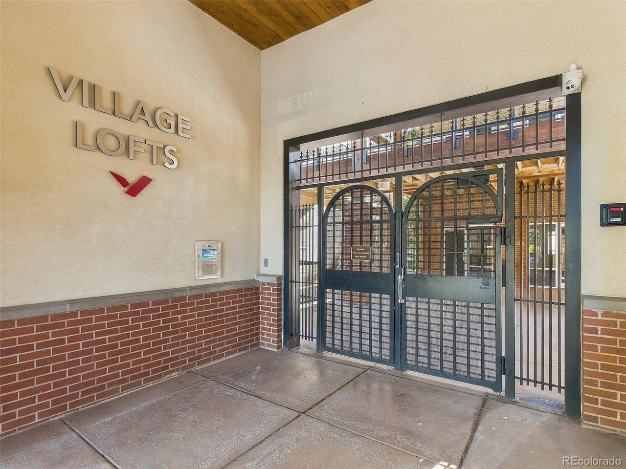 5677 S Park Pl A205