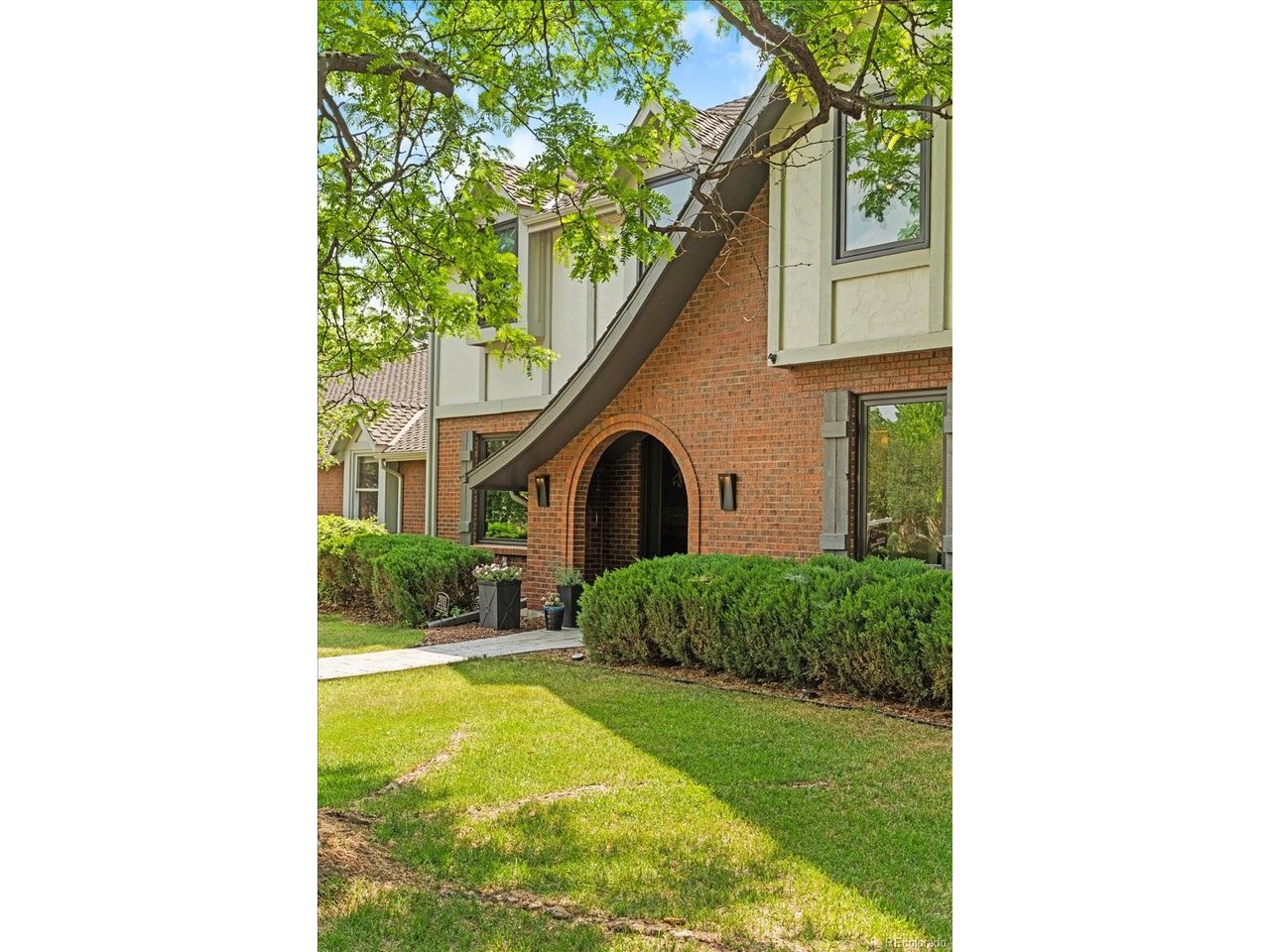 2011 S Gray Dr