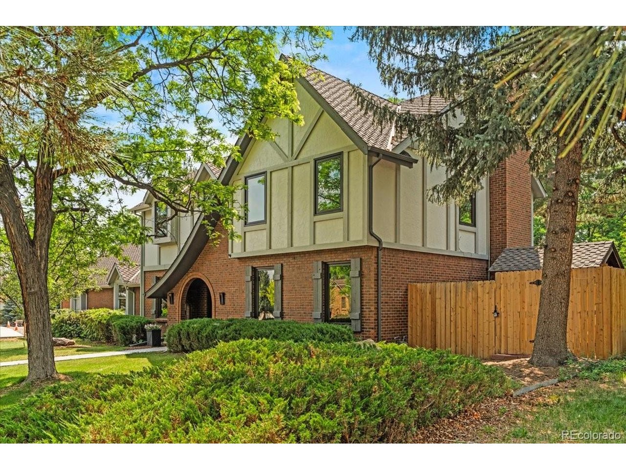2011 S Gray Dr
