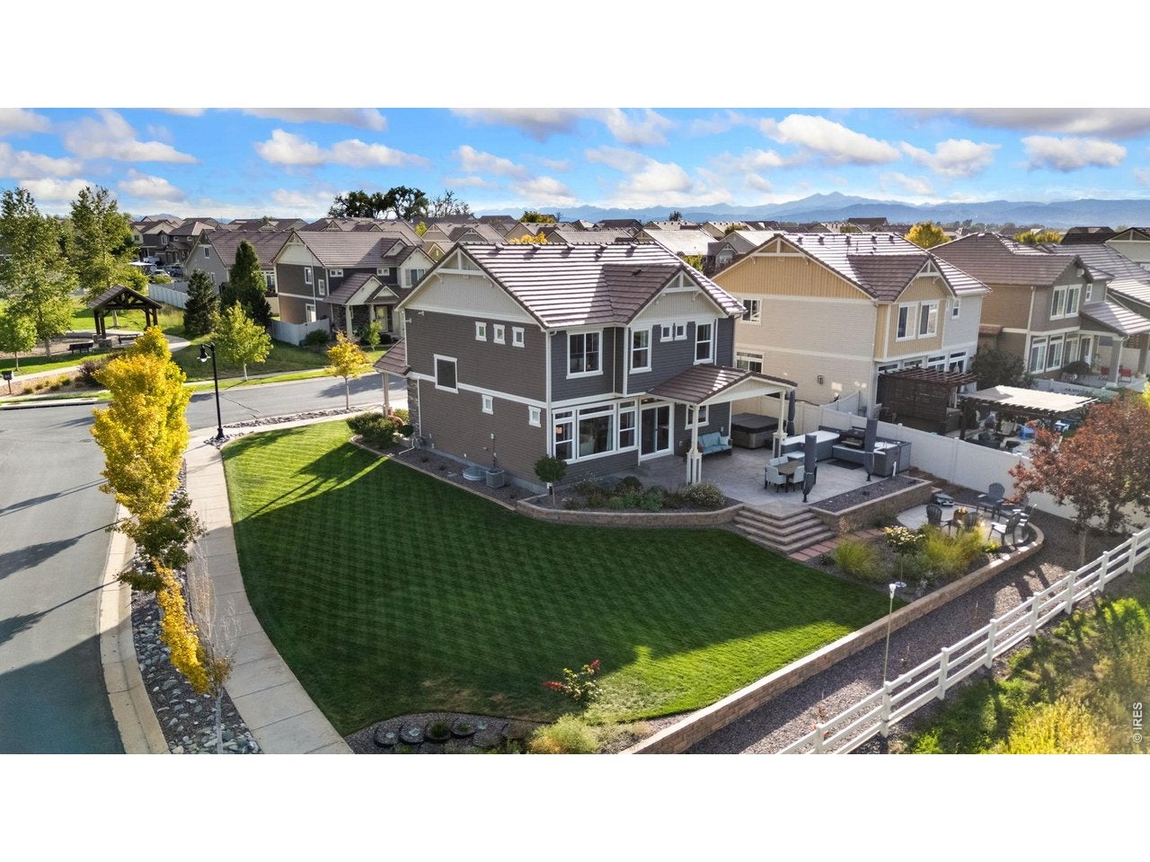 3413 Maplewood Ln