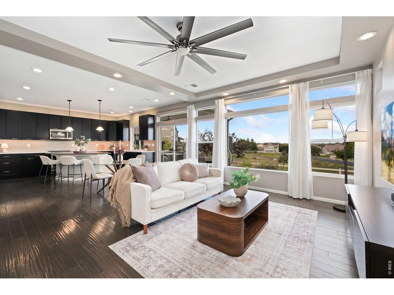 3413 Maplewood Ln