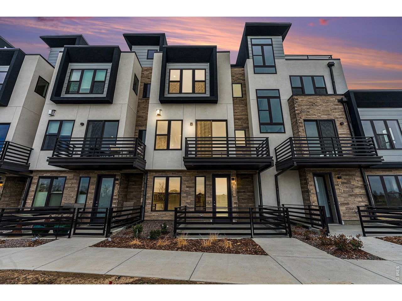 2323 Lakeshore Ln 7-11