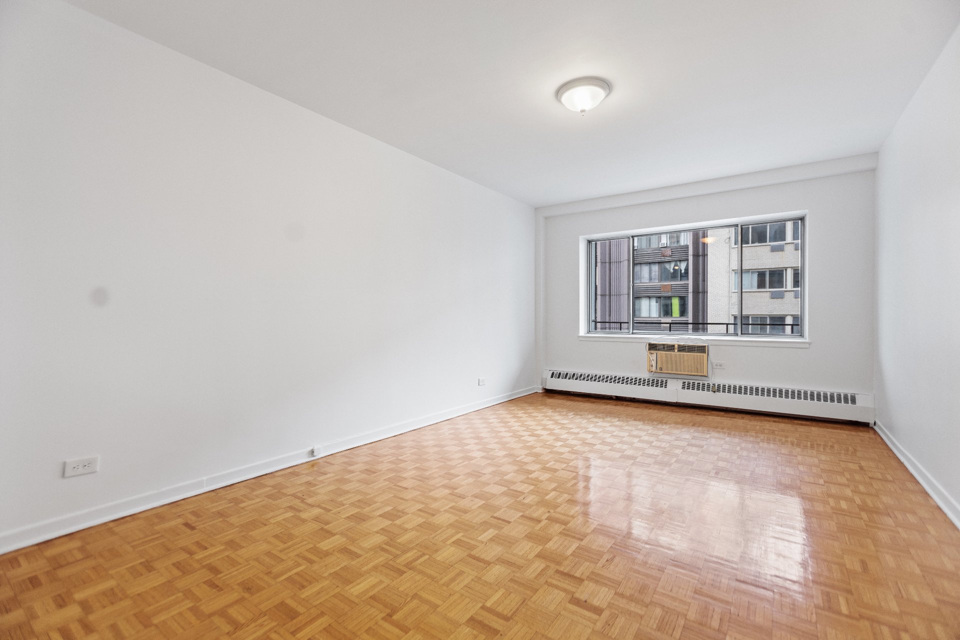 Montréal (Ville-Marie), QC H3H 2J8, Canada, 1 Bedroom Bedrooms, ,1 BathroomBathrooms,Residential,Active,12444