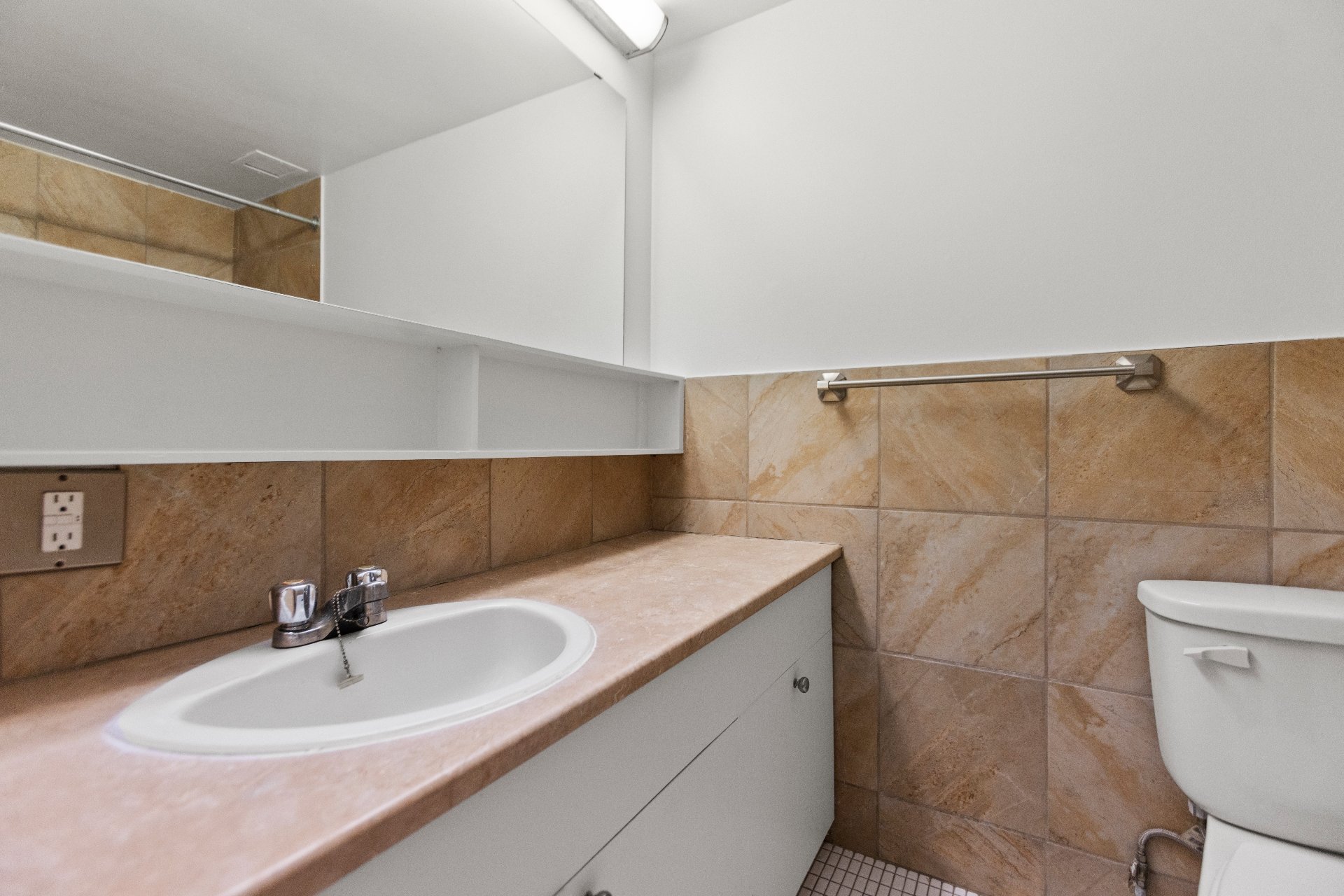 Montréal (Ville-Marie), QC H3H 2J8, Canada, 1 Bedroom Bedrooms, ,1 BathroomBathrooms,Residential,Active,12444