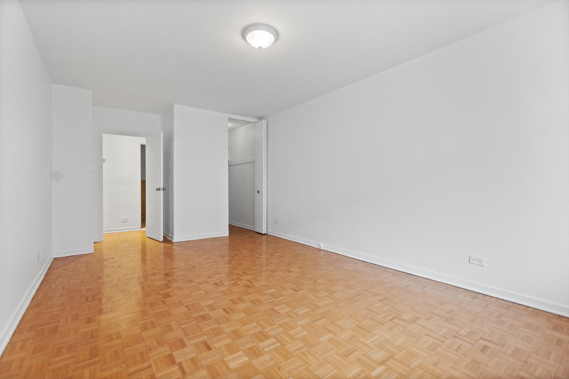 Montréal (Ville-Marie), QC H3H 2J8, Canada, 1 Bedroom Bedrooms, ,1 BathroomBathrooms,Residential,Active,12444