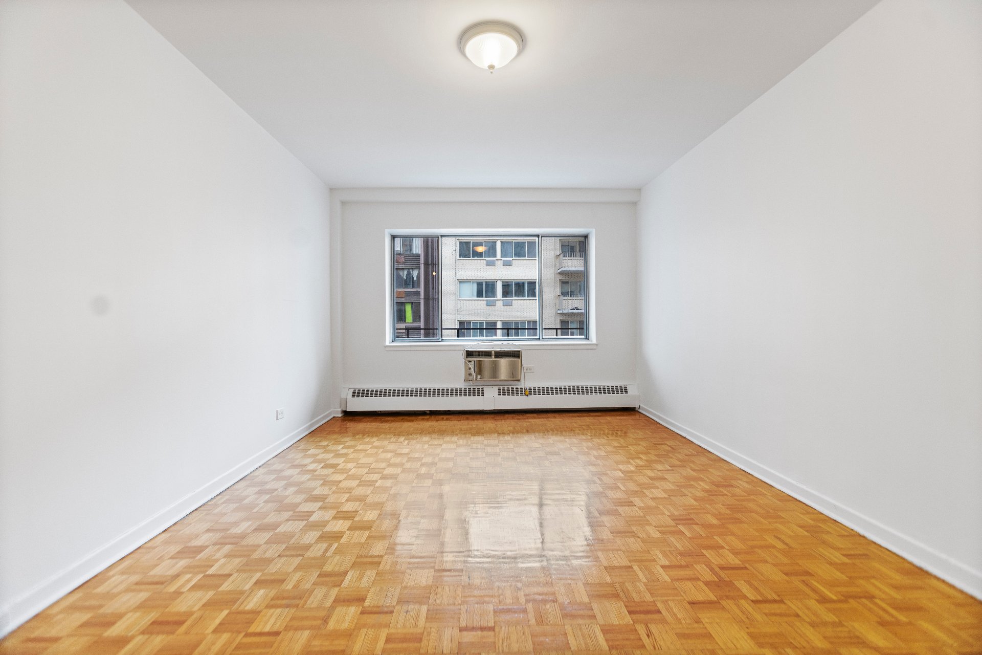 Montréal (Ville-Marie), QC H3H 2J8, Canada, 1 Bedroom Bedrooms, ,1 BathroomBathrooms,Residential,Active,12444