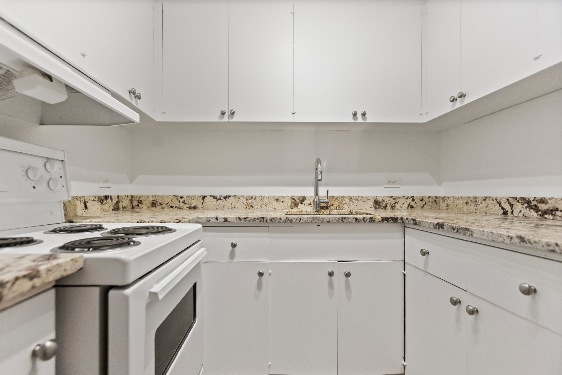 Montréal (Ville-Marie), QC H3H 2J8, Canada, 1 Bedroom Bedrooms, ,1 BathroomBathrooms,Residential,Active,12444