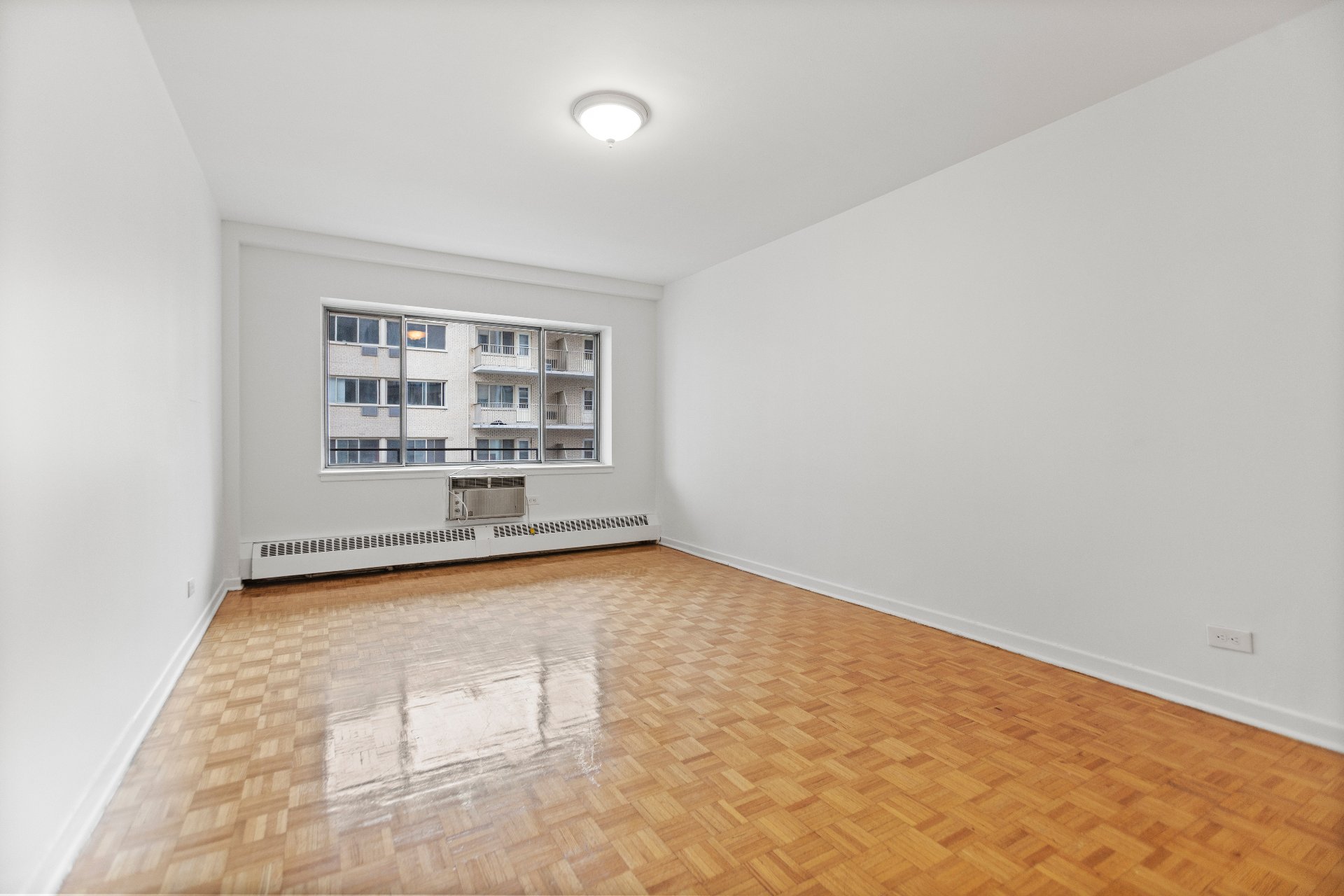 Montréal (Ville-Marie), QC H3H 2J8, Canada, 1 Bedroom Bedrooms, ,1 BathroomBathrooms,Residential,Active,12444