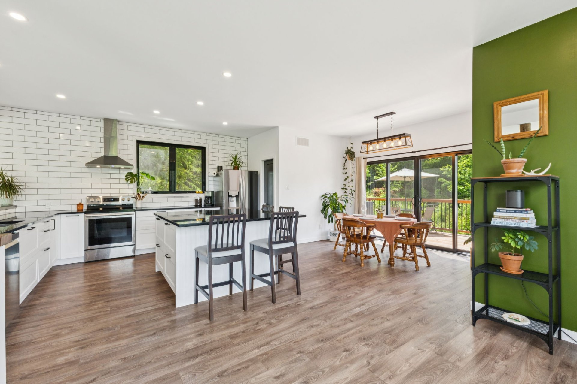 La Pêche, QC J0X 2W0, Canada, 2 Bedrooms Bedrooms, ,1 BathroomBathrooms,Residential,Active,151743