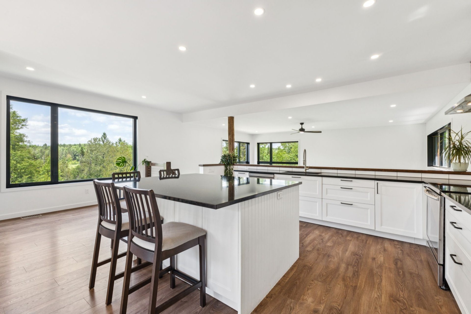 La Pêche, QC J0X 2W0, Canada, 2 Bedrooms Bedrooms, ,1 BathroomBathrooms,Residential,Active,151743