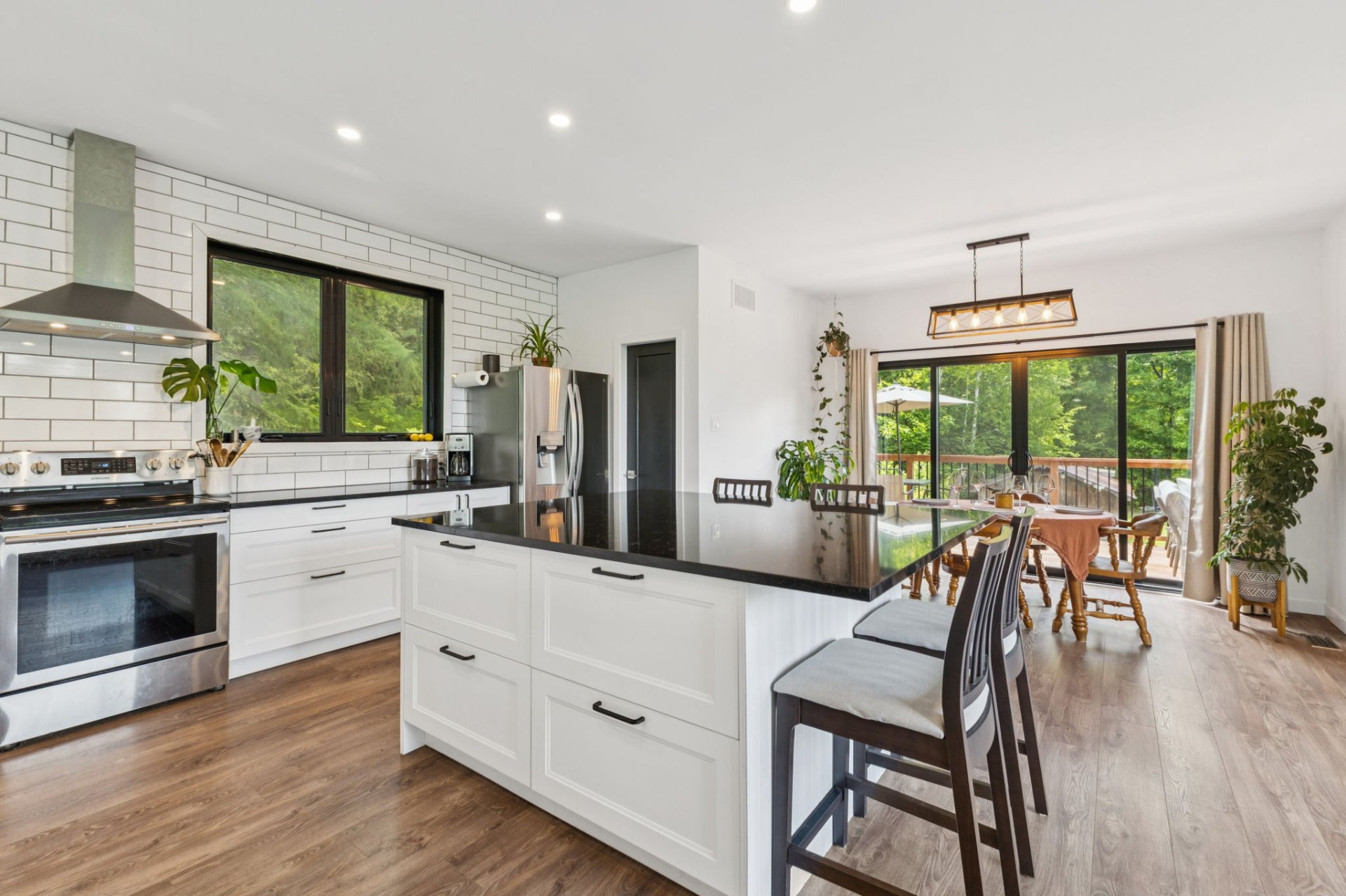 La Pêche, QC J0X 2W0, Canada, 2 Bedrooms Bedrooms, ,1 BathroomBathrooms,Residential,Active,151743