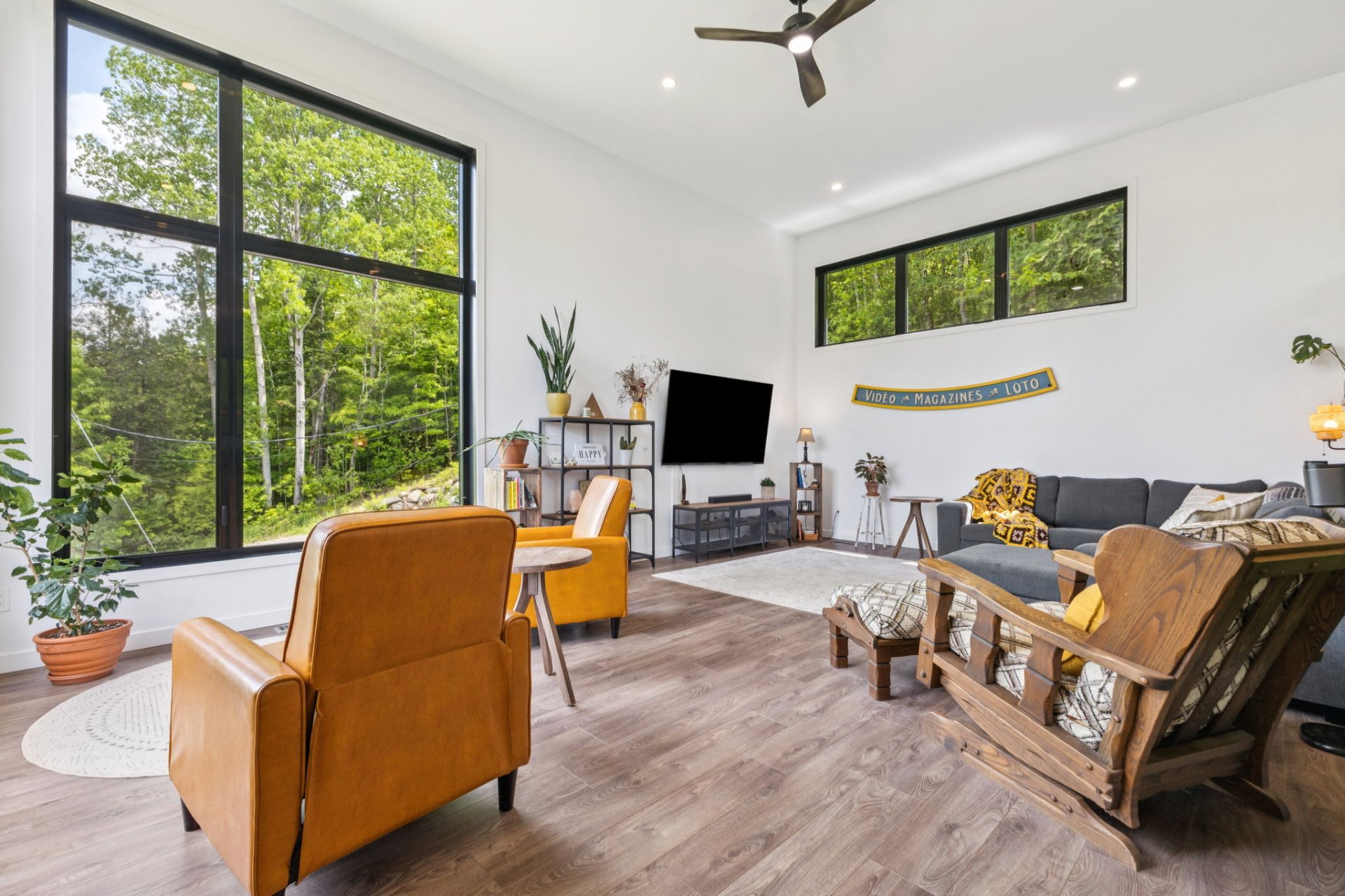 La Pêche, QC J0X 2W0, Canada, 2 Bedrooms Bedrooms, ,1 BathroomBathrooms,Residential,Active,151743