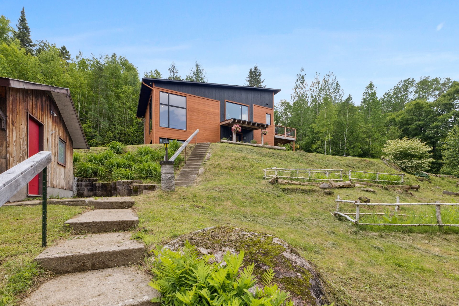 La Pêche, QC J0X 2W0, Canada, 2 Bedrooms Bedrooms, ,1 BathroomBathrooms,Residential,Active,151743