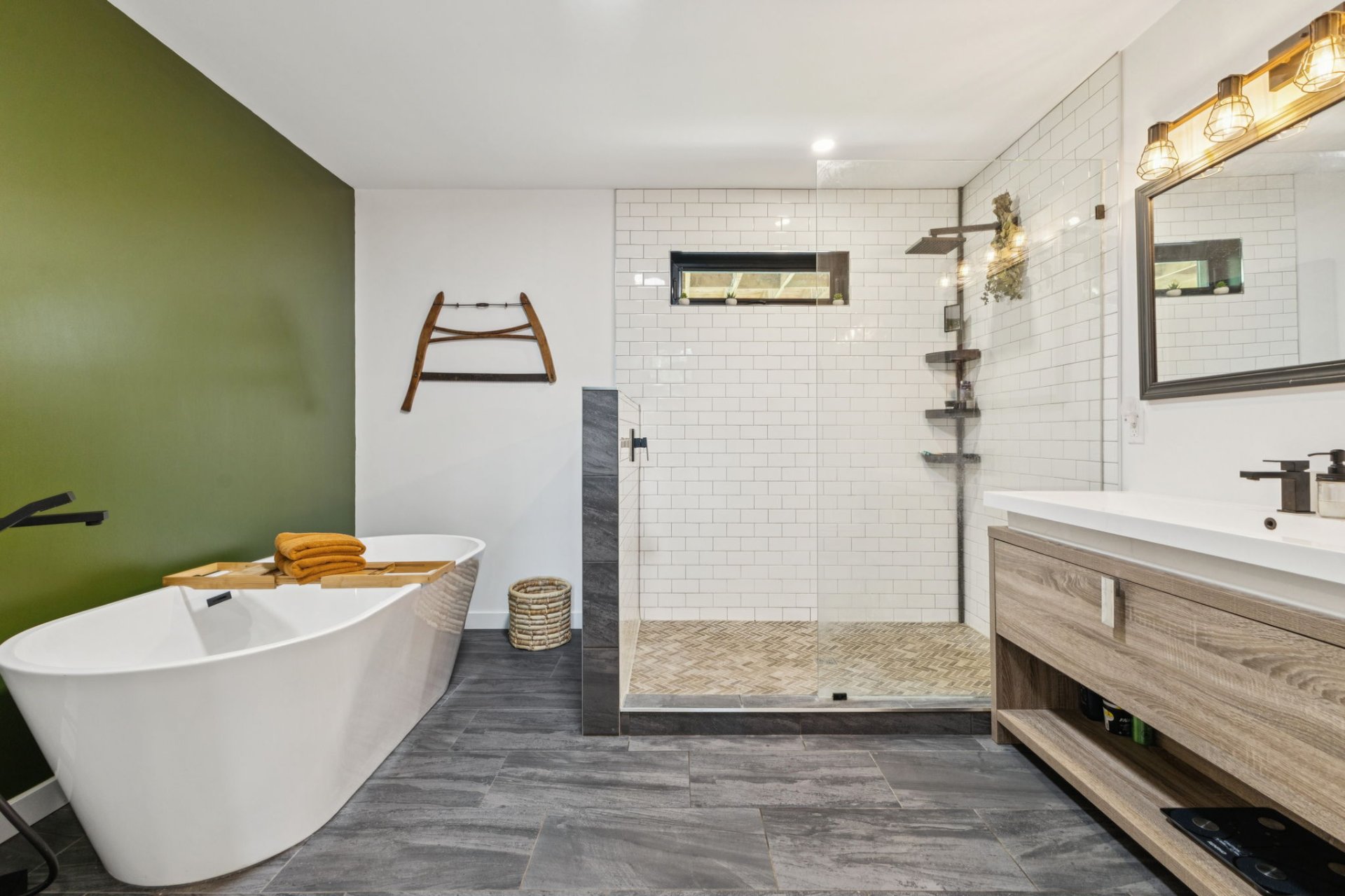 La Pêche, QC J0X 2W0, Canada, 2 Bedrooms Bedrooms, ,1 BathroomBathrooms,Residential,Active,151743