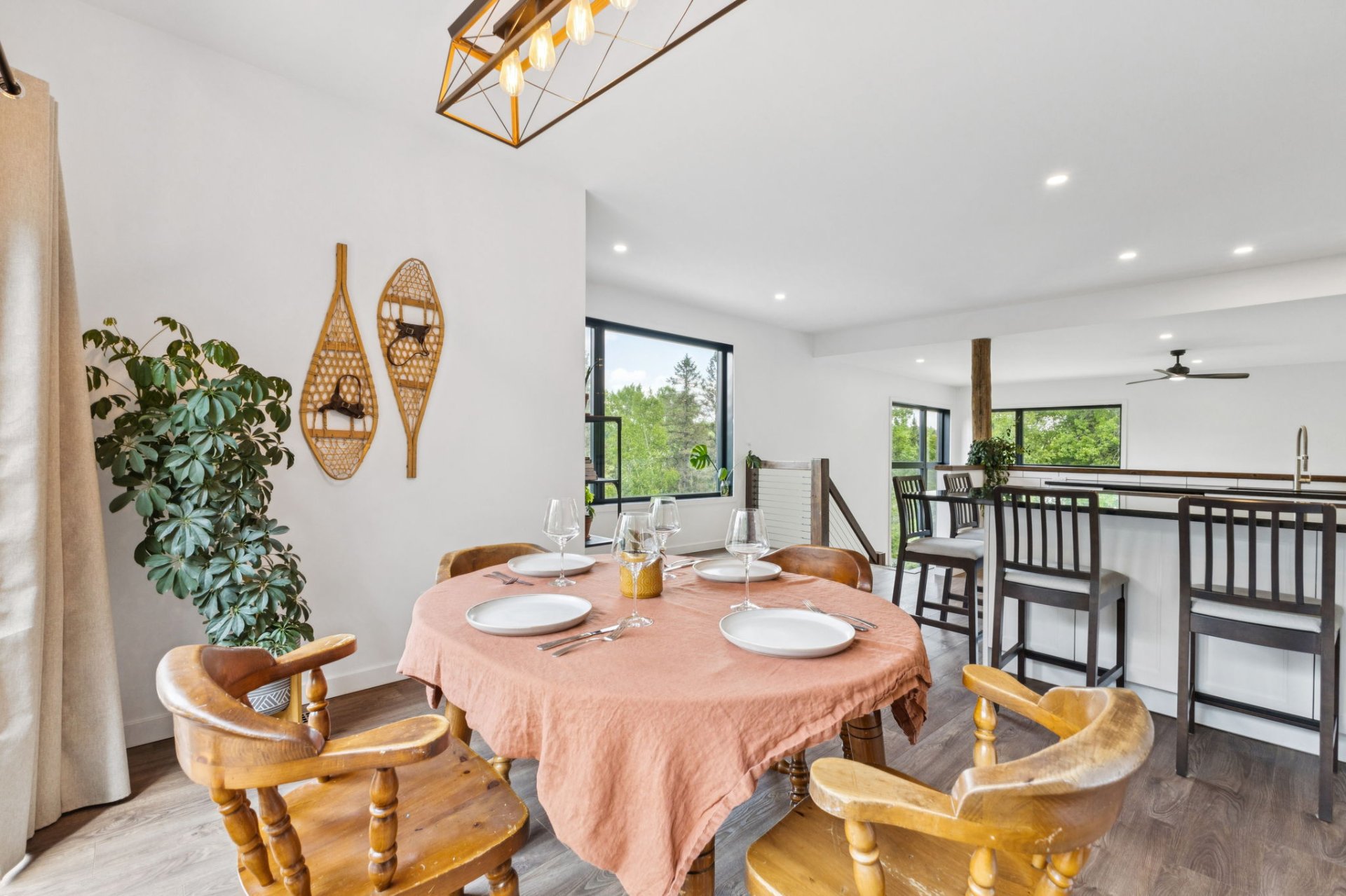 La Pêche, QC J0X 2W0, Canada, 2 Bedrooms Bedrooms, ,1 BathroomBathrooms,Residential,Active,151743