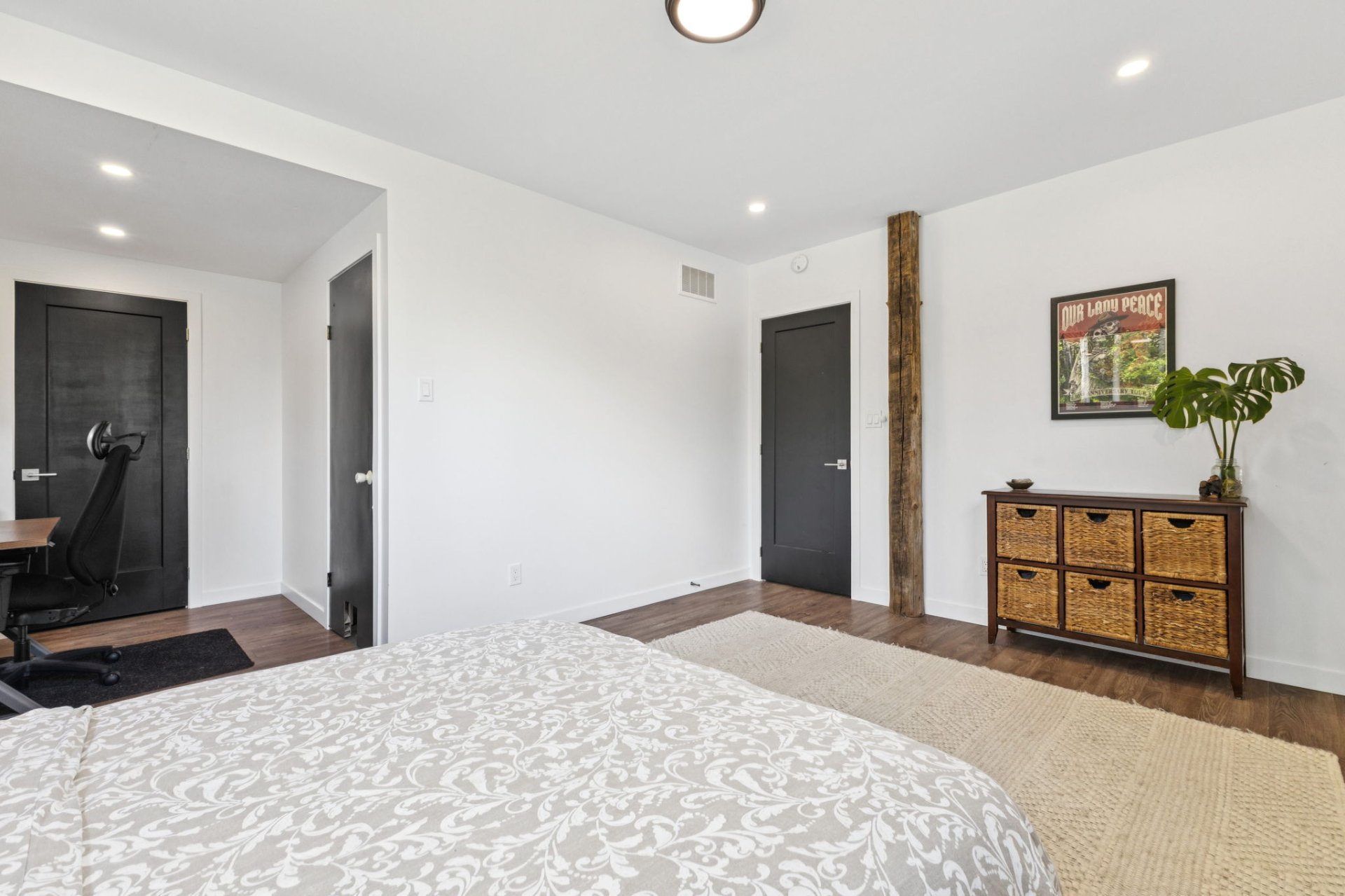 La Pêche, QC J0X 2W0, Canada, 2 Bedrooms Bedrooms, ,1 BathroomBathrooms,Residential,Active,151743