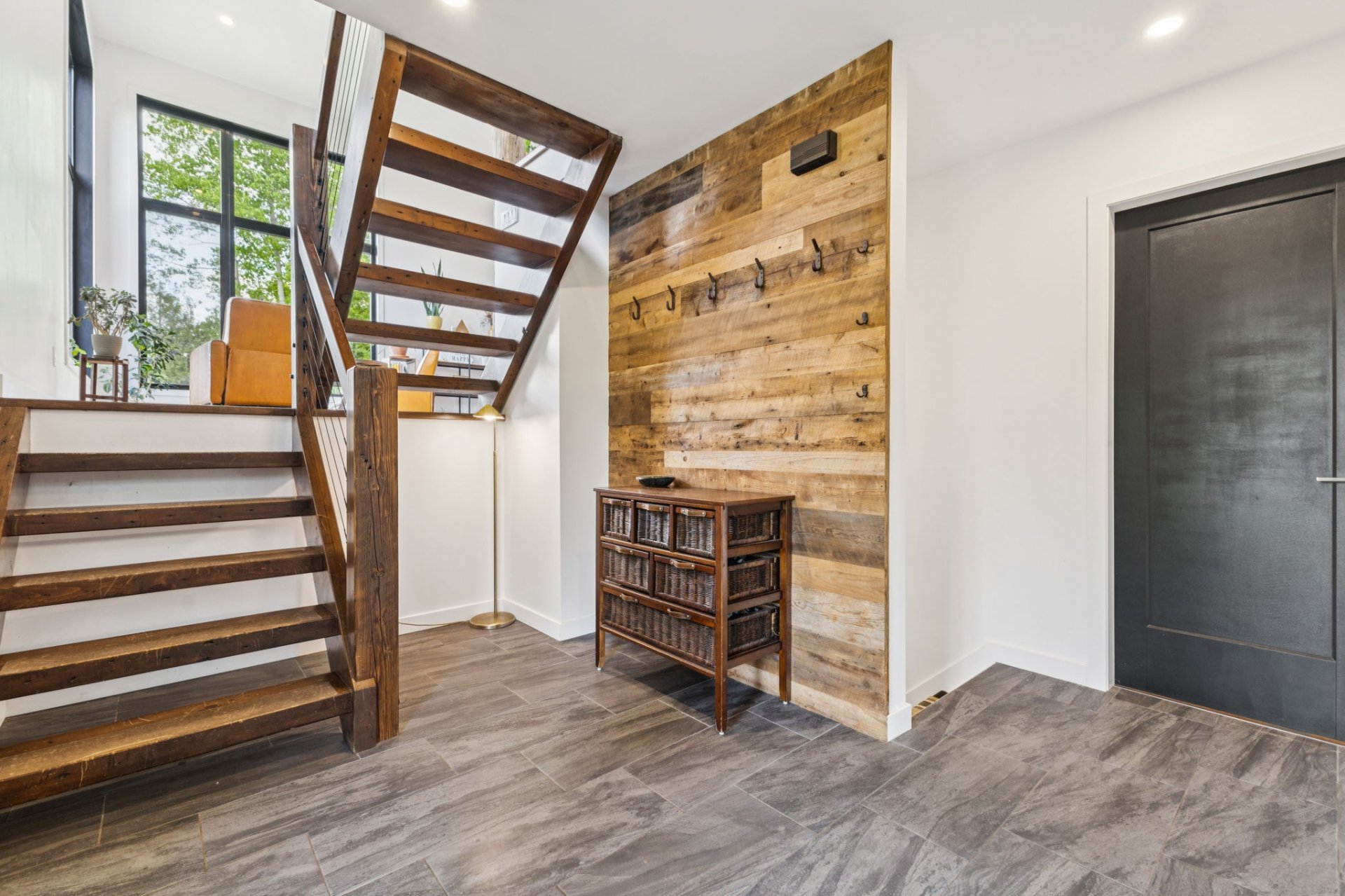 La Pêche, QC J0X 2W0, Canada, 2 Bedrooms Bedrooms, ,1 BathroomBathrooms,Residential,Active,151743