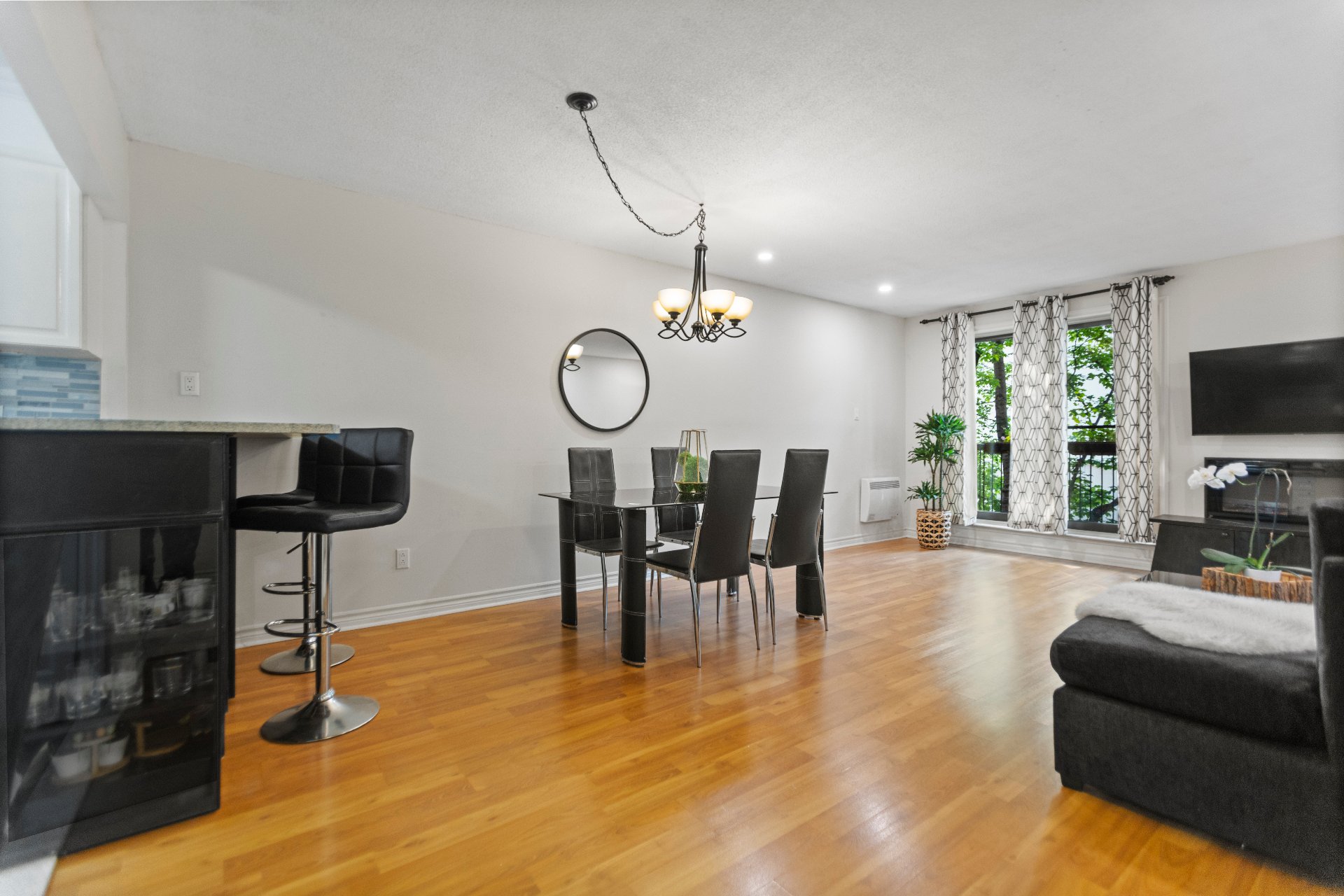 Montréal (Le Sud-Ouest), QC H3J 2S2, Canada, 2 Bedrooms Bedrooms, ,1 BathroomBathrooms,Residential,Active,45364