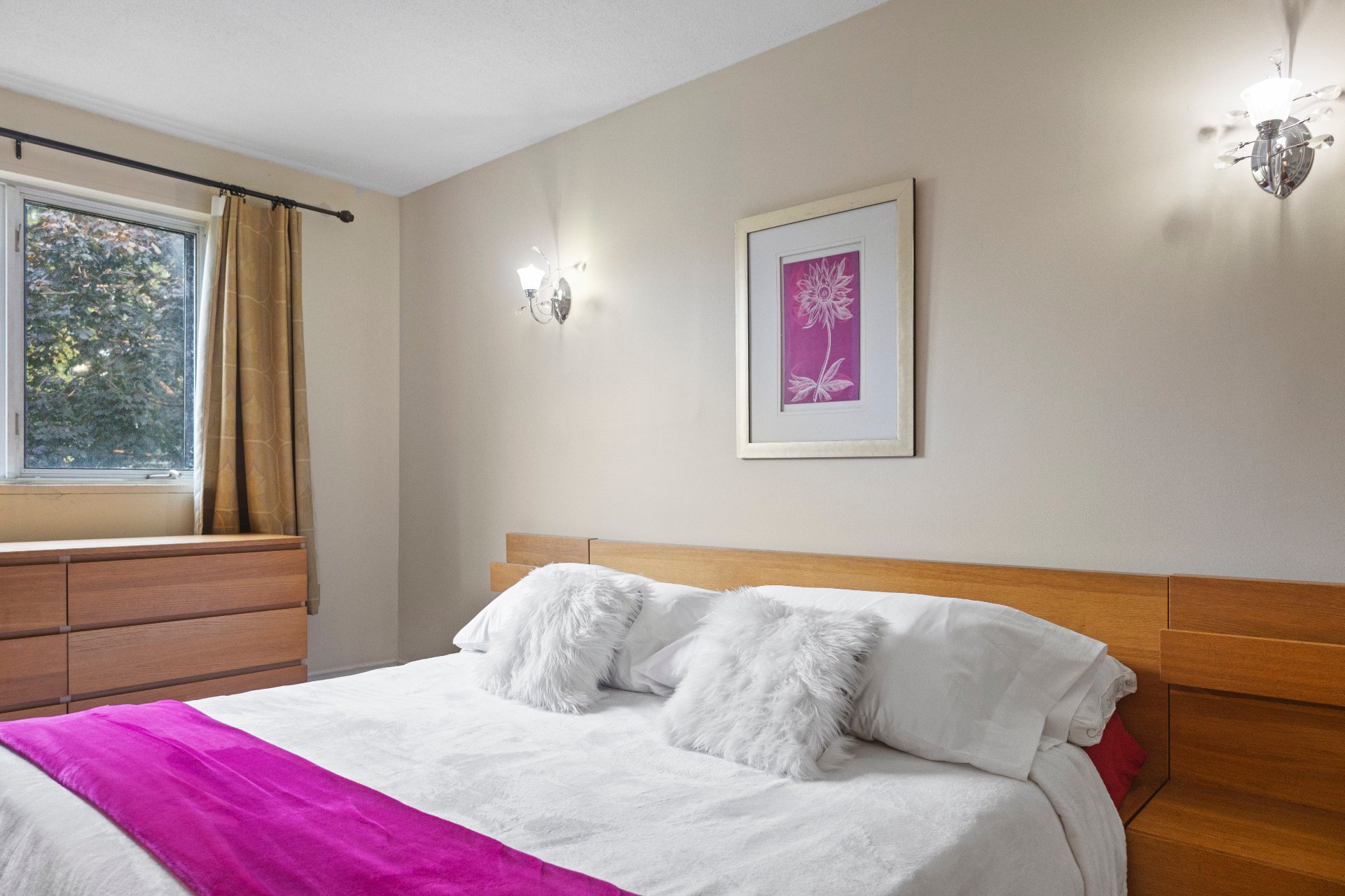 Montréal (Le Sud-Ouest), QC H3J 2S2, Canada, 2 Bedrooms Bedrooms, ,1 BathroomBathrooms,Residential,Active,45364