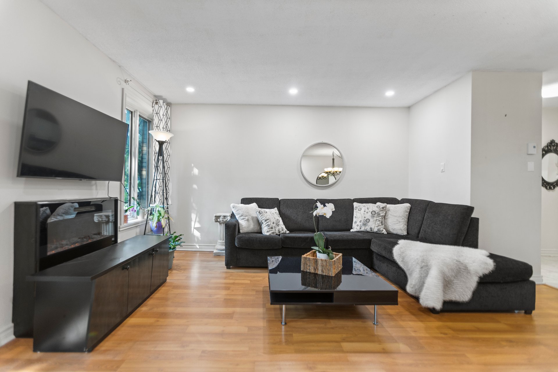 Montréal (Le Sud-Ouest), QC H3J 2S2, Canada, 2 Bedrooms Bedrooms, ,1 BathroomBathrooms,Residential,Active,45364