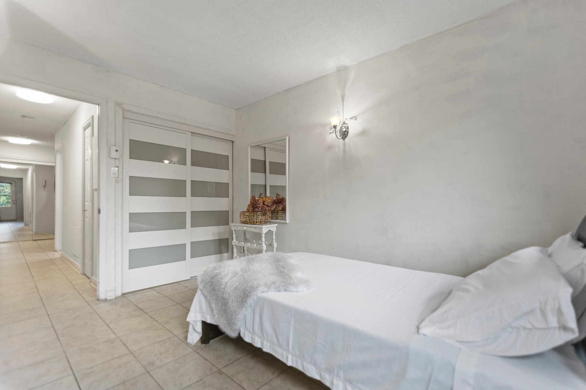 Montréal (Le Sud-Ouest), QC H3J 2S2, Canada, 2 Bedrooms Bedrooms, ,1 BathroomBathrooms,Residential,Active,45364