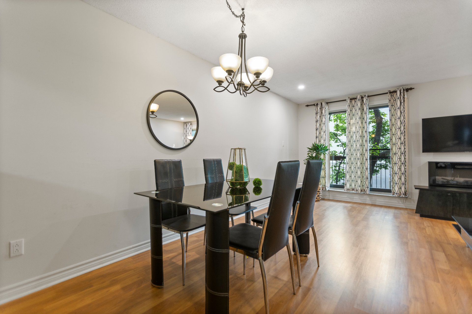 Montréal (Le Sud-Ouest), QC H3J 2S2, Canada, 2 Bedrooms Bedrooms, ,1 BathroomBathrooms,Residential,Active,45364