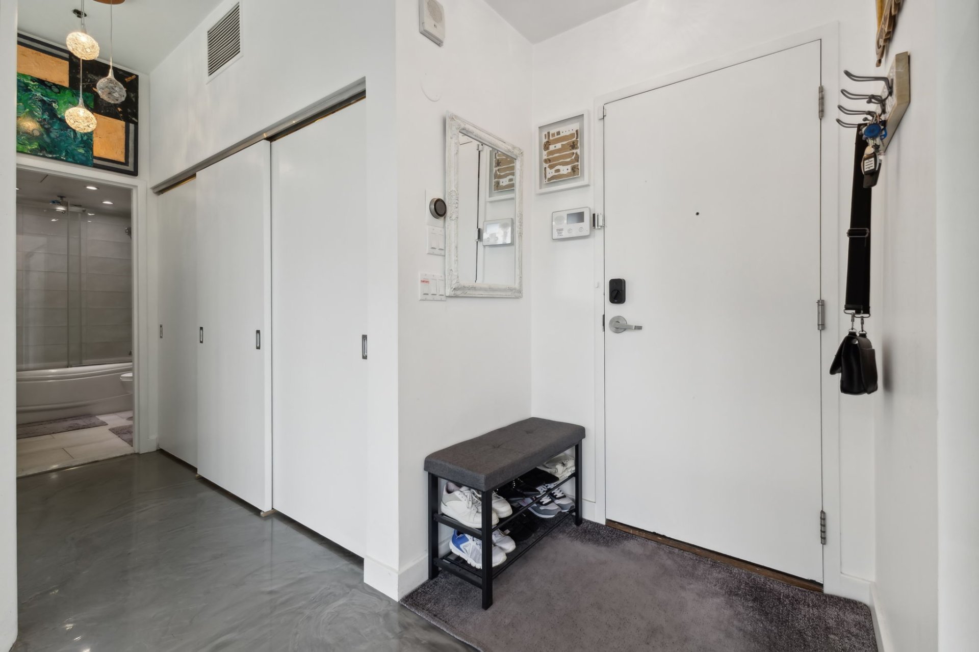 Montréal (Ville-Marie), QC H3C 4C9, Canada, 1 Bedroom Bedrooms, ,1 BathroomBathrooms,Residential,Active,53678