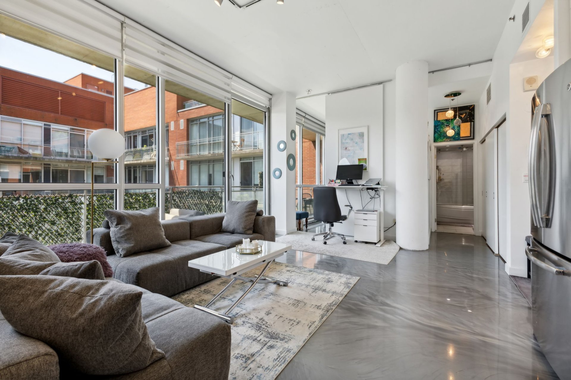 Montréal (Ville-Marie), QC H3C 4C9, Canada, 1 Bedroom Bedrooms, ,1 BathroomBathrooms,Residential,Active,53678