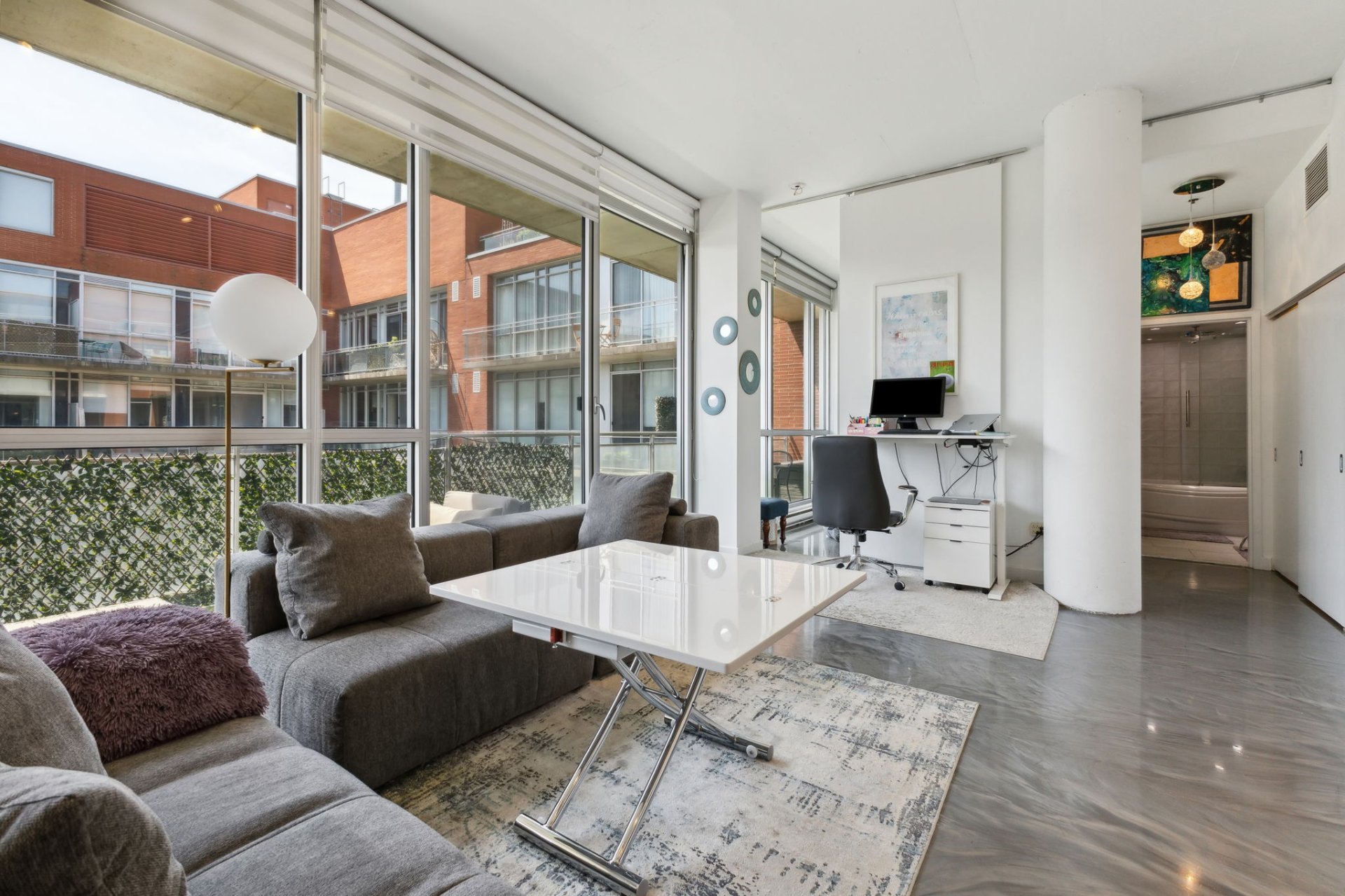 Montréal (Ville-Marie), QC H3C 4C9, Canada, 1 Bedroom Bedrooms, ,1 BathroomBathrooms,Residential,Active,53678