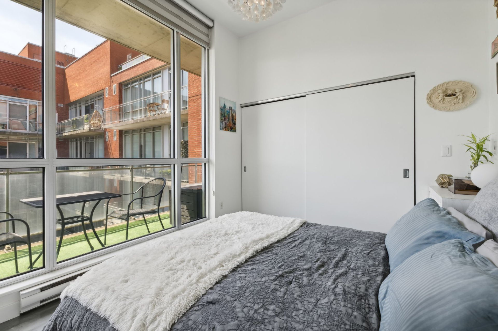 Montréal (Ville-Marie), QC H3C 4C9, Canada, 1 Bedroom Bedrooms, ,1 BathroomBathrooms,Residential,Active,53678