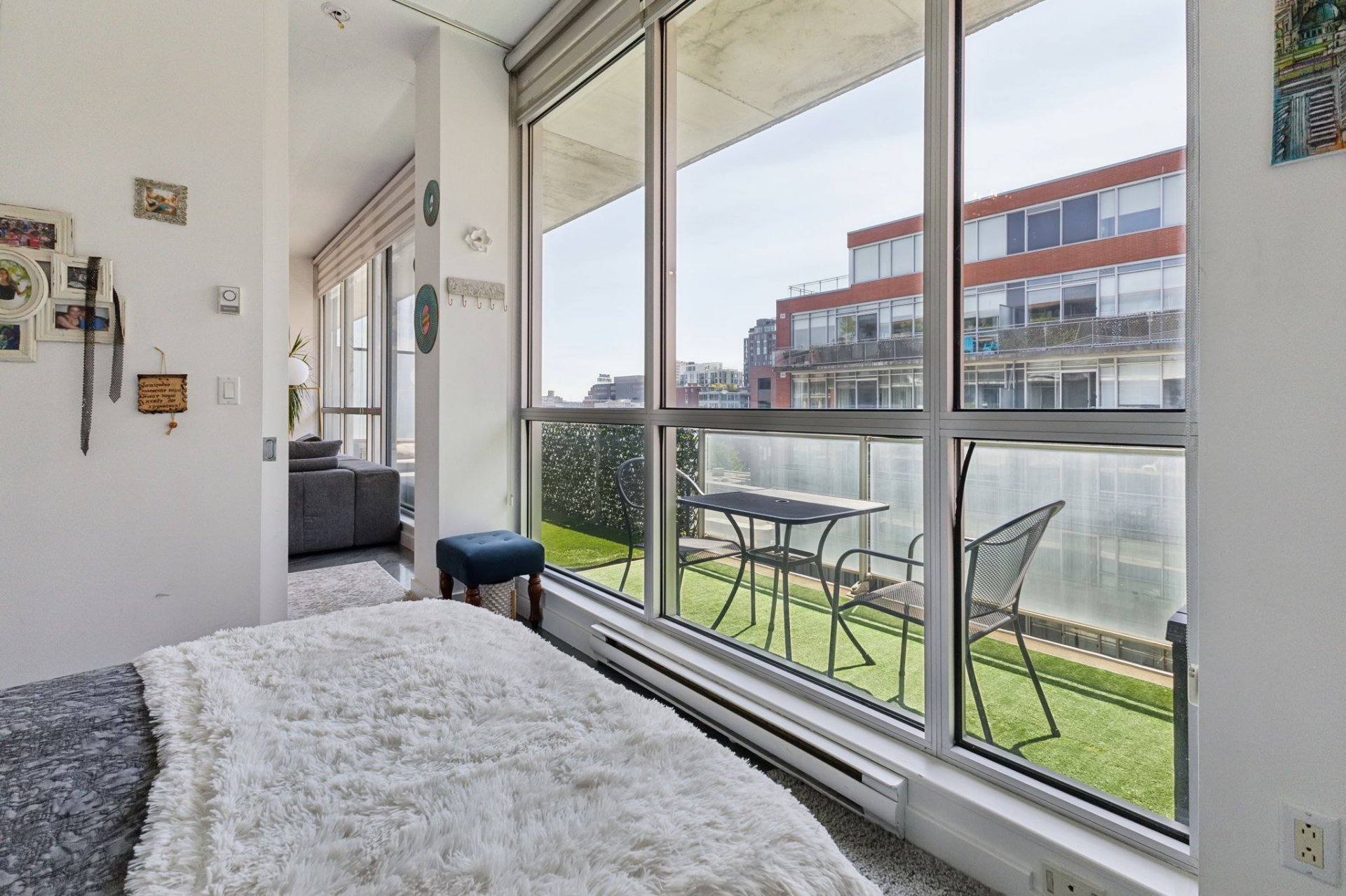 Montréal (Ville-Marie), QC H3C 4C9, Canada, 1 Bedroom Bedrooms, ,1 BathroomBathrooms,Residential,Active,53678